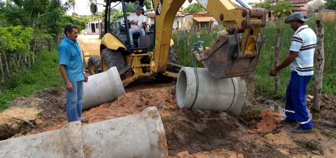 construção de uma bueira na saída de Santa Fé a Tabocas