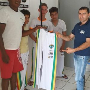 Prefeitura realizou entrega dos uniformes (Calça), para o Grupo de Capoeira.