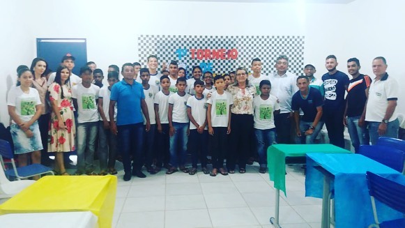 Escola Municipal Iberê Ferreira de Souza realiza torneio de xadrez.