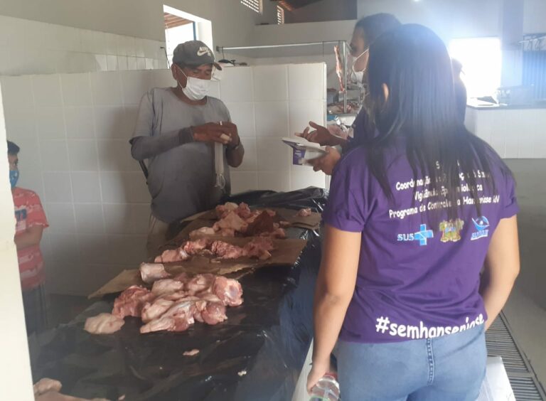 Fiscalização da equipe da vigilância sanitária ao mercado público e a feira livre de Jundiá — foto 4