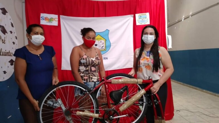 Secretaria de Educação realiza sorteios de bicicletas nas Escolas Municipais — foto 10