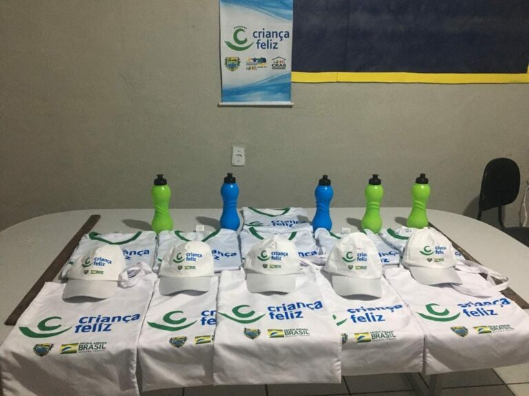 Prefeitura fornece novo fardamento aos servidores do Programa Criança Feliz — foto 2