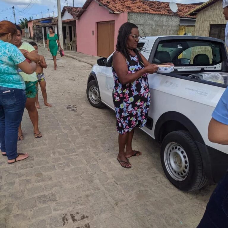 Distribuição da Refeição Solidária no bairro Nova Jundiá — foto 2