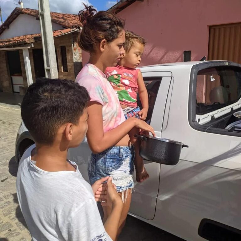 Distribuição da Refeição Solidária no bairro Nova Jundiá — foto 3