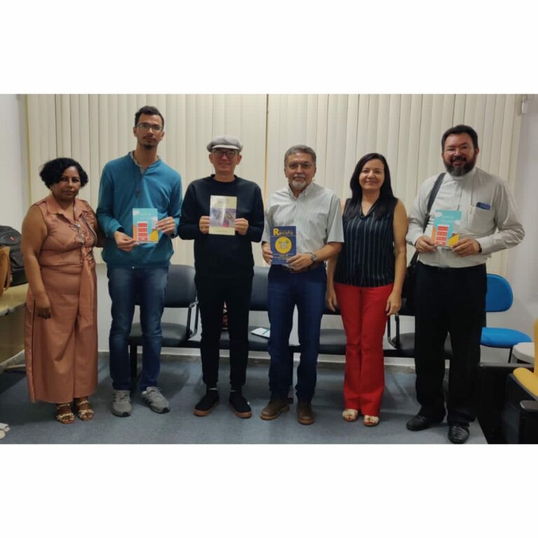 Coordenador de Ensino, Antenor Mário, apresenta Museu aos alunos do Mestrado em Letras — foto 3
