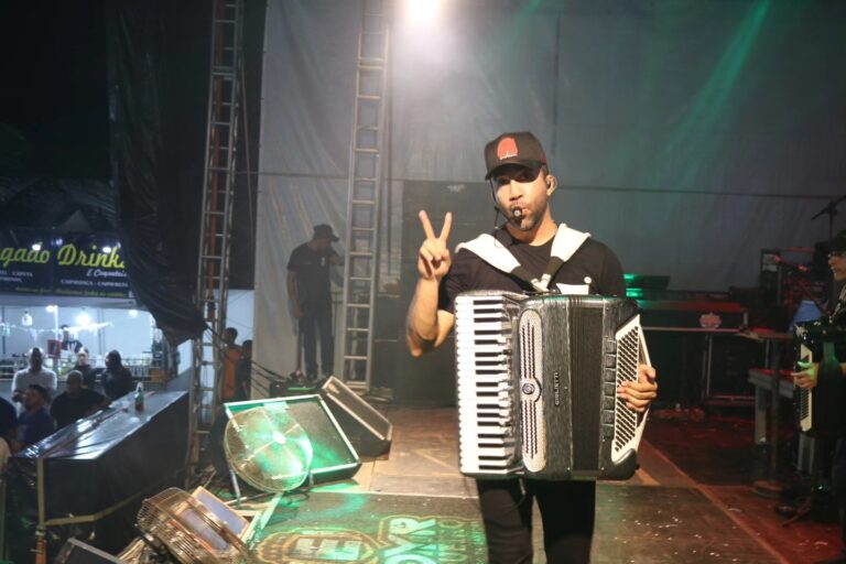 Multidão participa da festa em comemoração aos 27 anos de Emancipação Política de Jundiá — foto 2