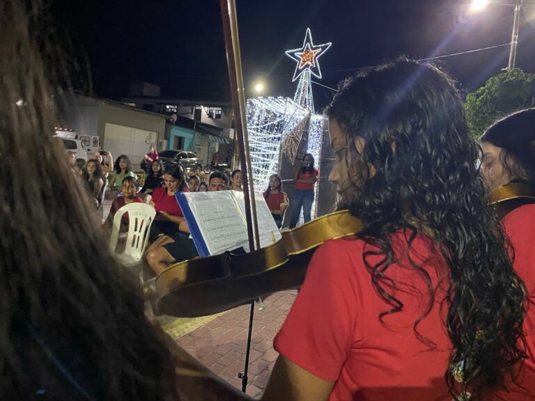 Prefeitura promove CINE NATAL na Praça no centro de Jundiá — foto 13